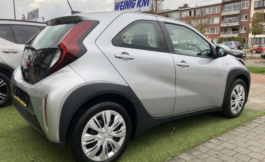 TOYOTA AYGO X- 17.500 KM  -FACE LIFT- NAVIGATIE-CAMERA-MULTIMEDIA-VELE OPTIES – PROMOTIE 13.950 €